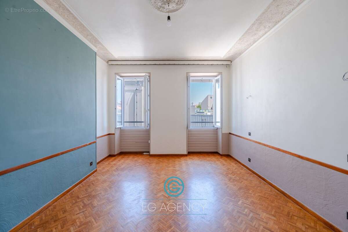 Appartement à MARSEILLE-2E