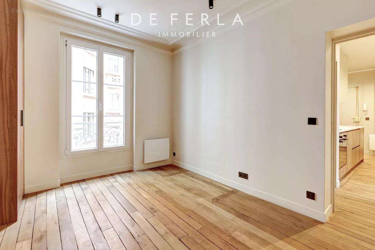 Appartement à PARIS-7E