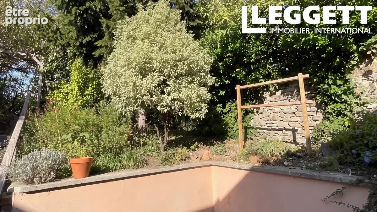 Charmante maison de bourg de 98 m² avec trois chambres et un joli jardin à Saint-Lô-d’Ourville - photo 4