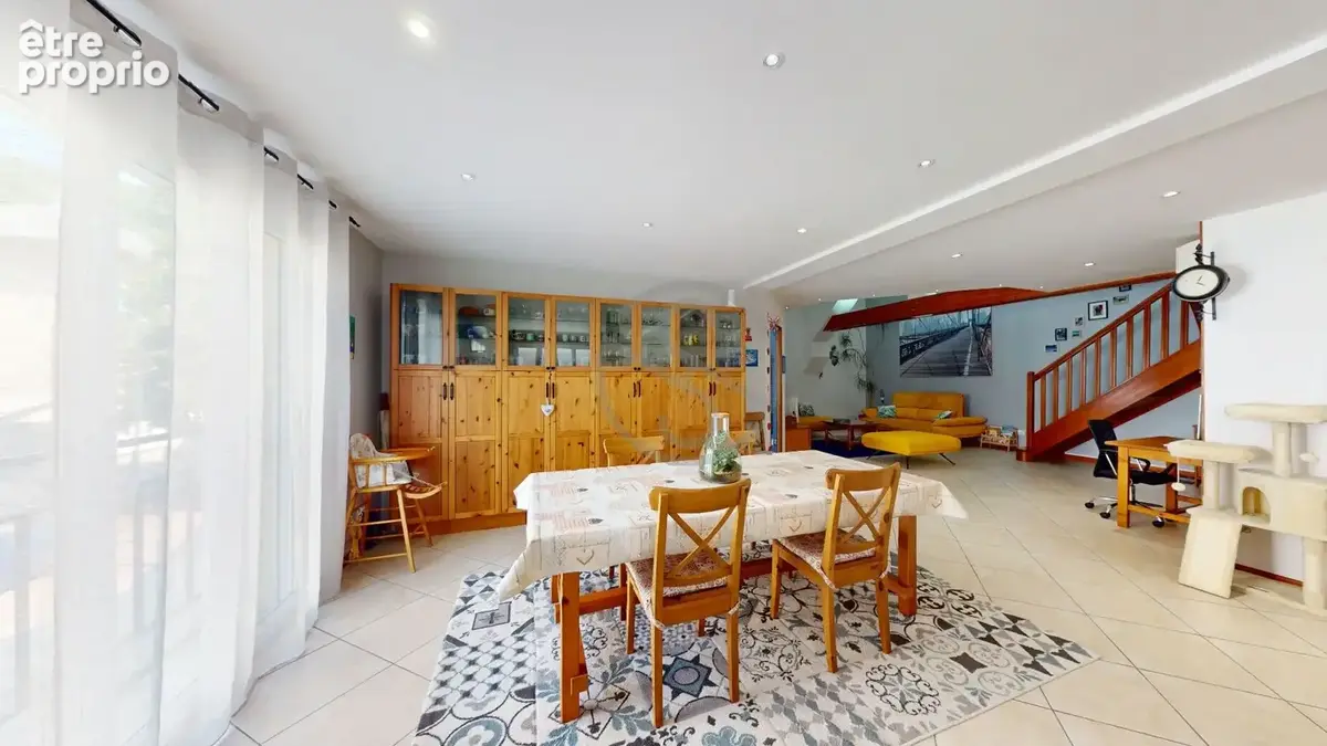 Duplex Jarrie 5 pièce(s) 184 m2 - Lumineux et en parfait état - photo 3