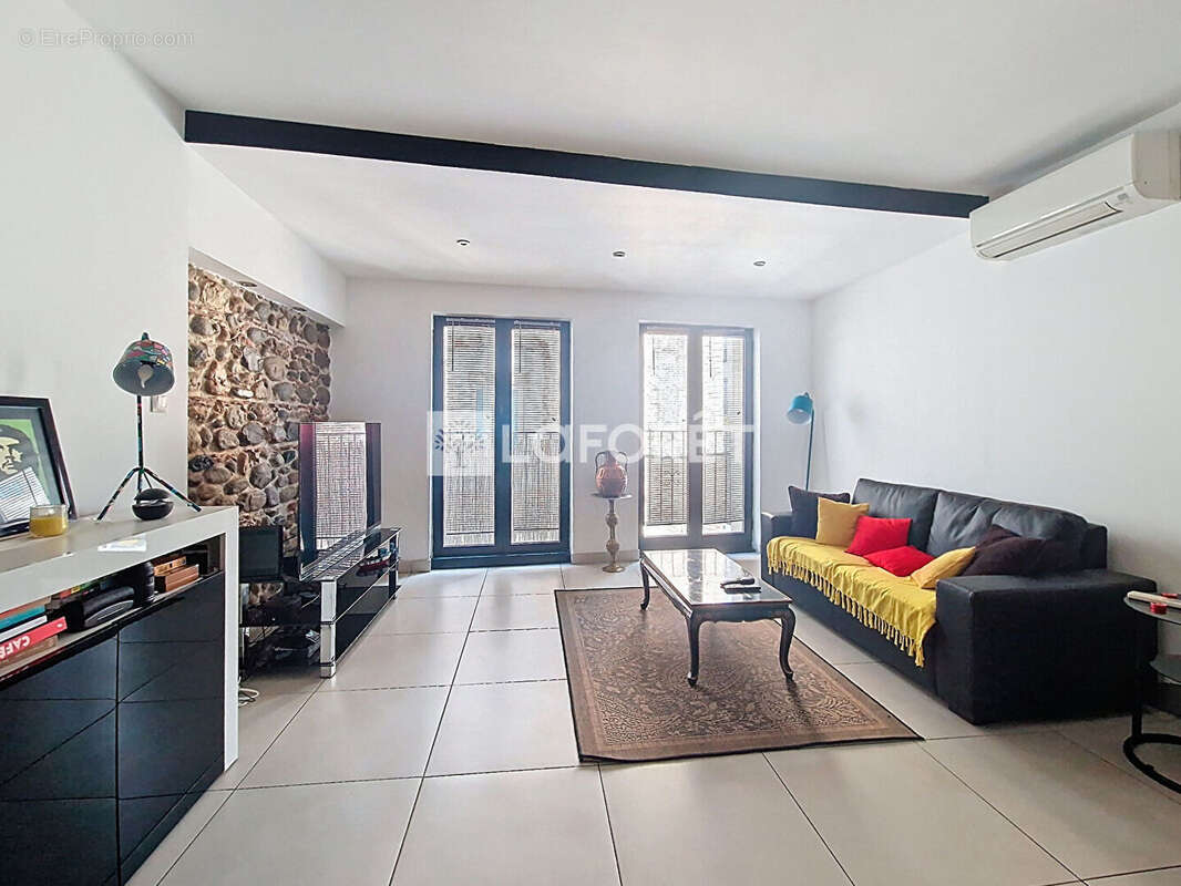 Maison à PEZILLA-LA-RIVIERE