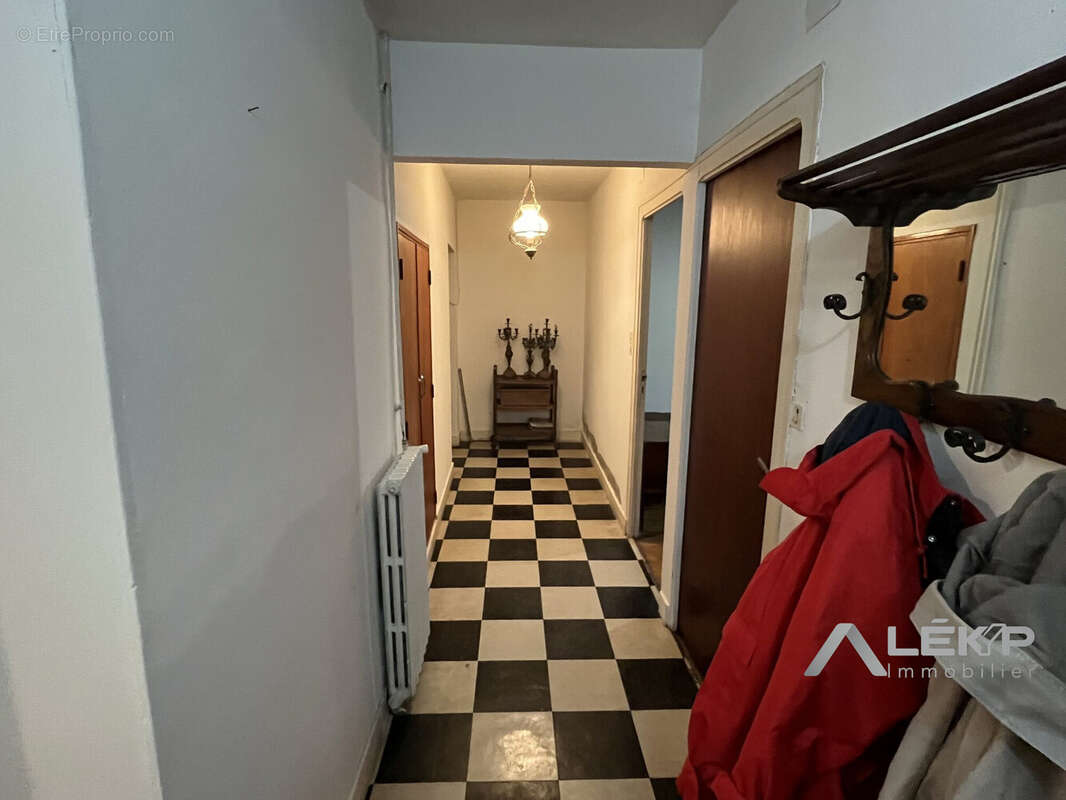 Maison à LA CHAPELLE-DE-BRAIN