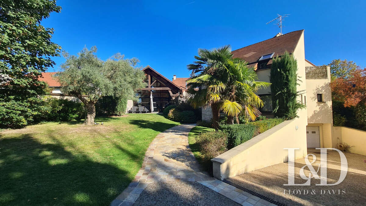 Maison à VERRIERES-LE-BUISSON