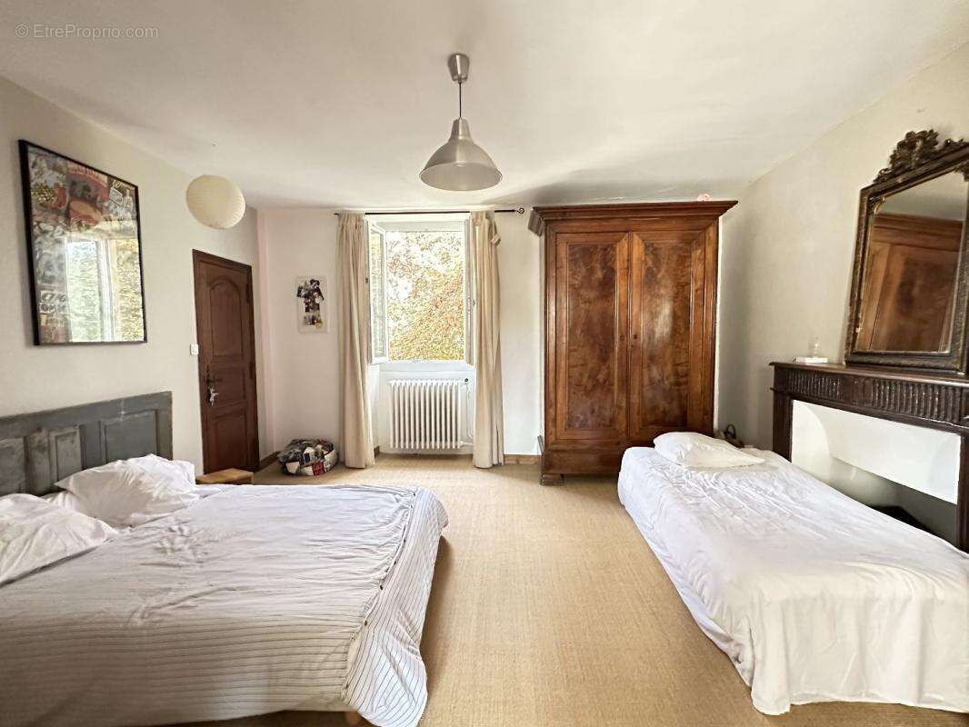 Maison à LA CHAPELLE-AUX-SAINTS