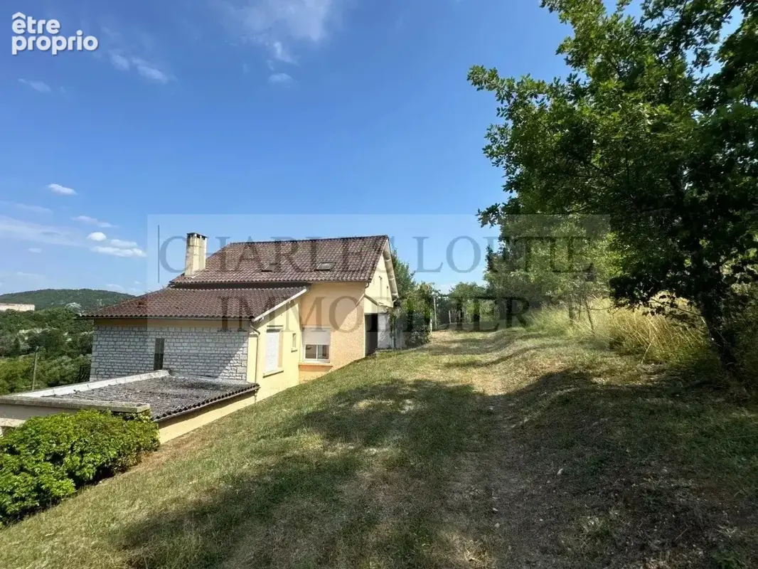 Maison familiale spacieuse avec grand terrain et garage - photo 13