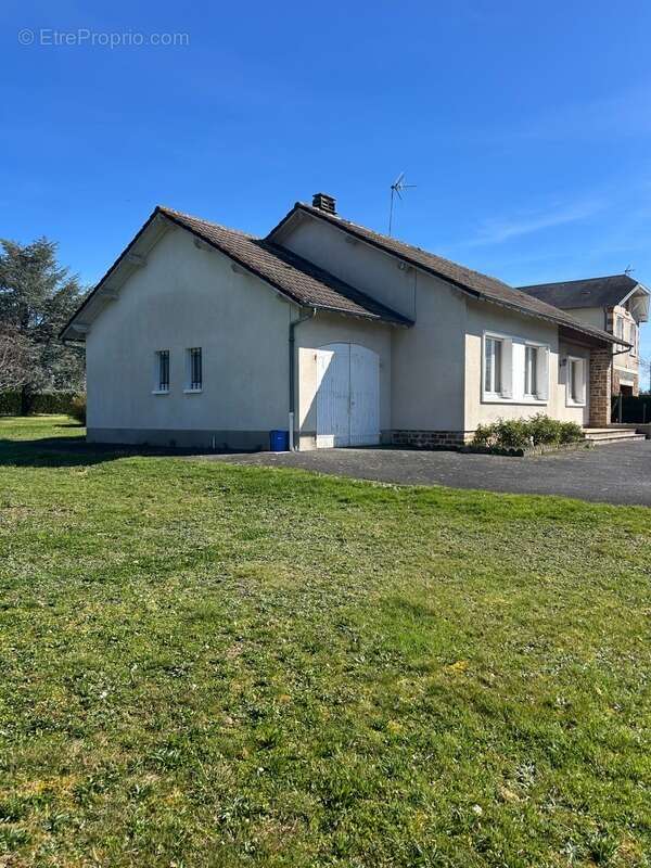 Maison à CHATEAUPONSAC