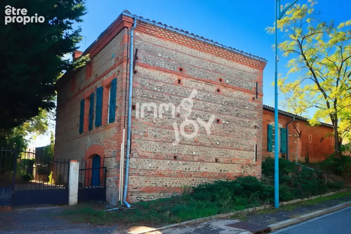 Maison 19e, 133 m2, T5, sur 2 niveaux, cave semi-enterrée 50 m2, garage 42 m2, dépendances, terrain divisible. - photo 17