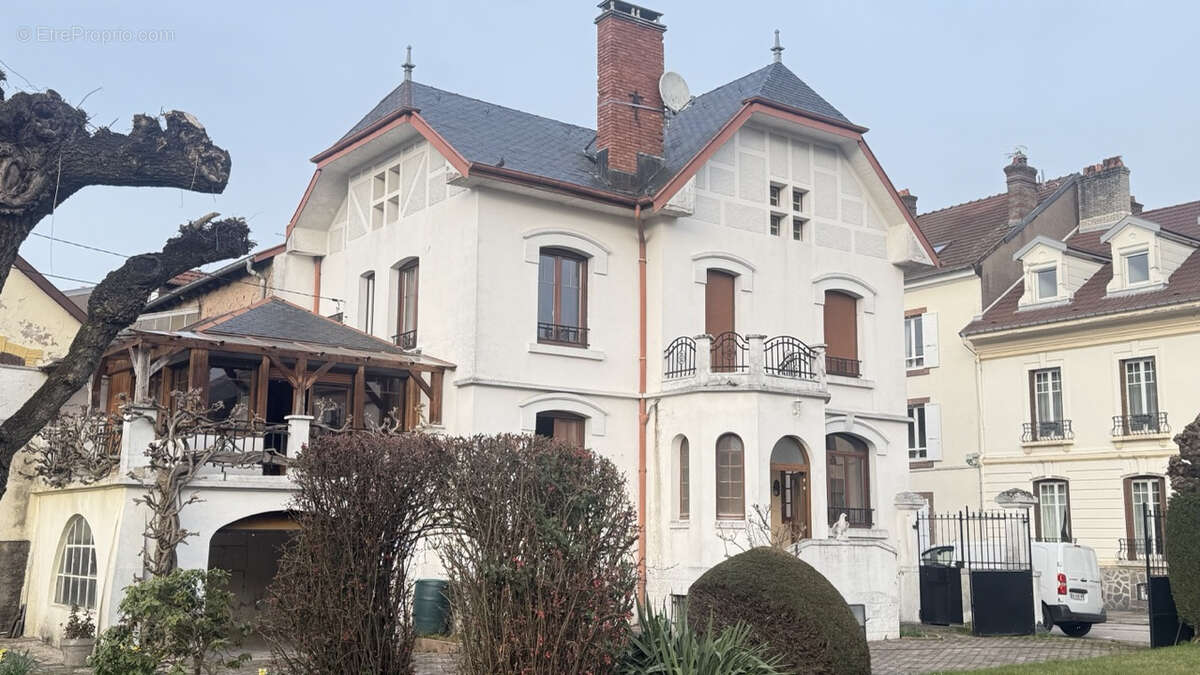 Saint-Dié des Vosges - Maison de ville de caractère des années 1930   133 m2   Terrain de 718 m2 - photo 17