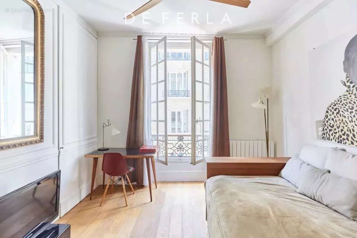 Appartement à PARIS-7E