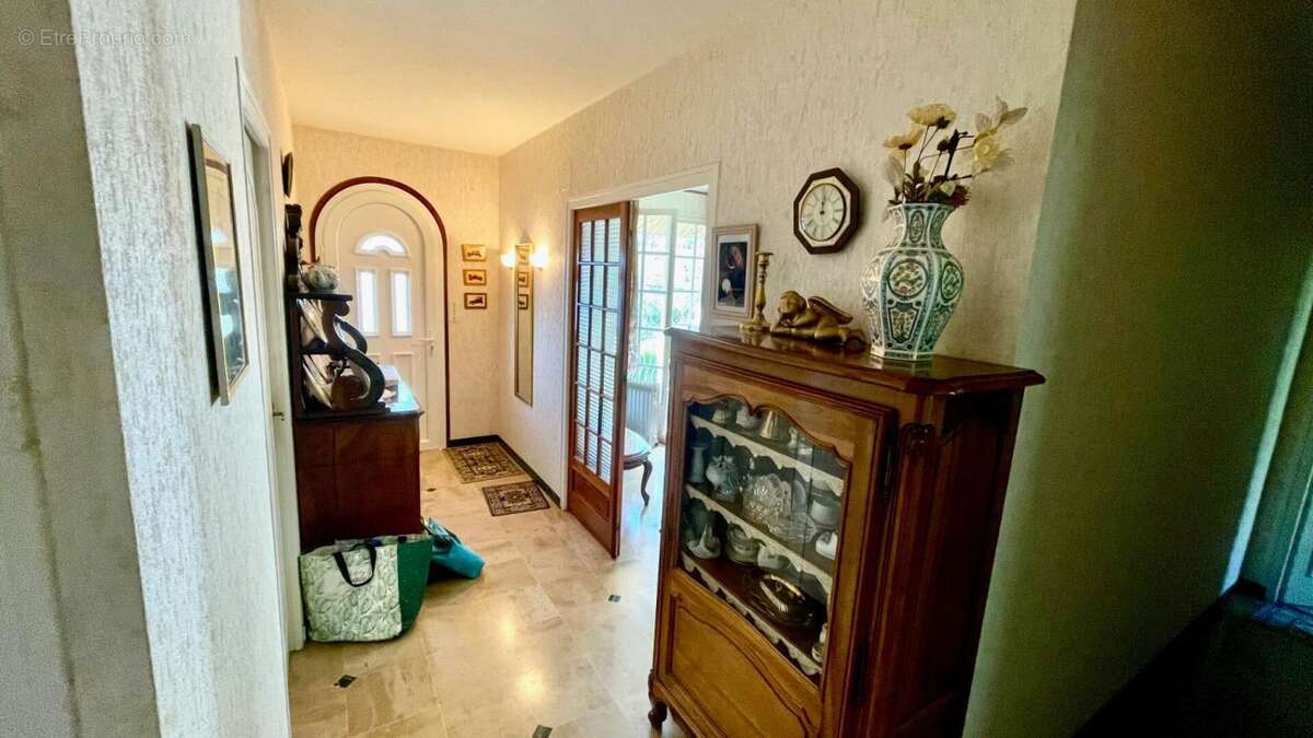 Maison Familiale sur terrain de 1385 m2, surface au sol de 191m2 - photo 9