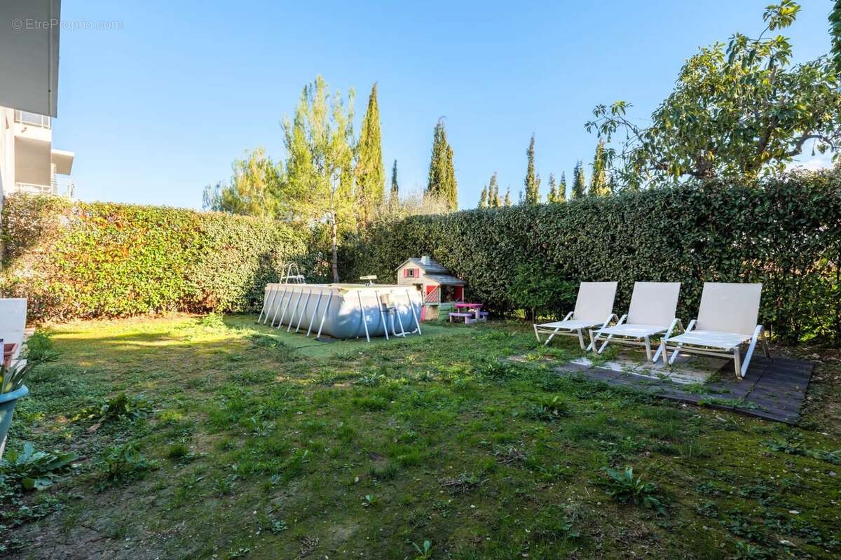 Appartement à SAINT-LAURENT-DU-VAR