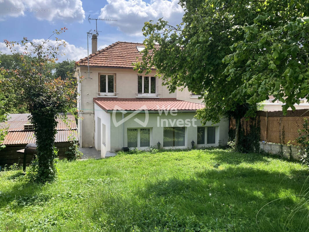 Maison à MONTREUIL-AUX-LIONS