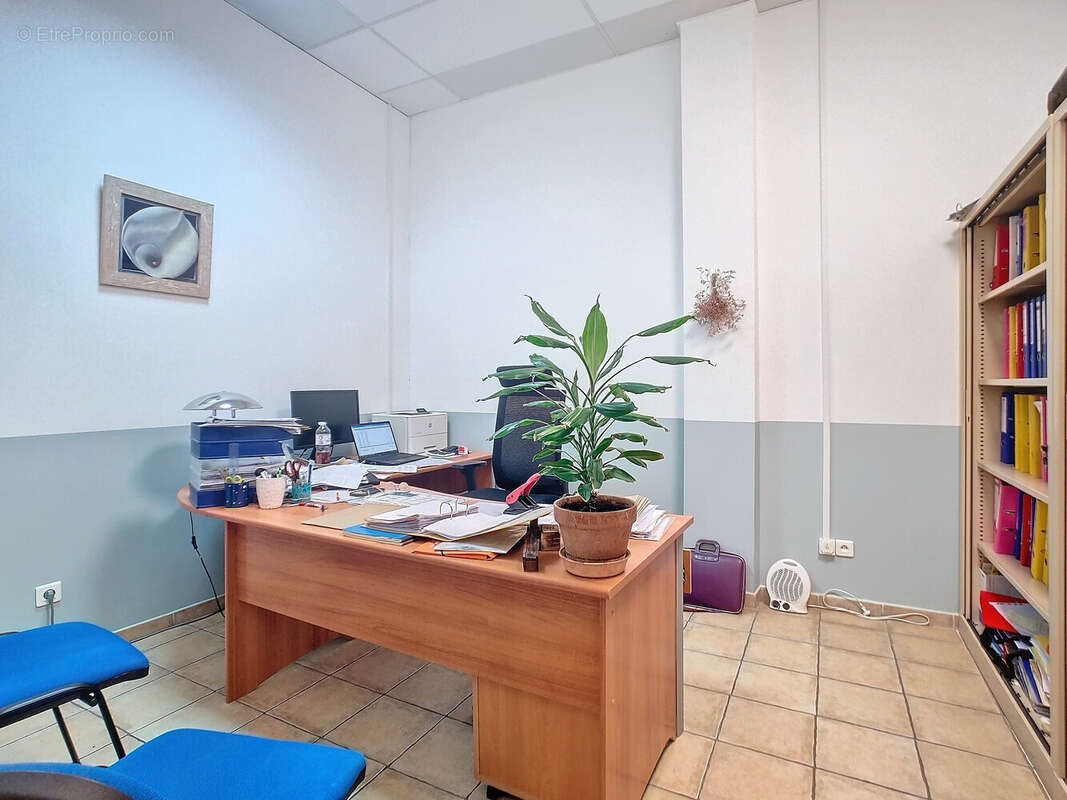 Local commercial loue - photo 2