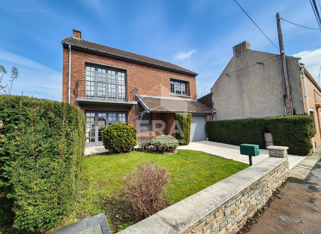 Maison à COURRIERES