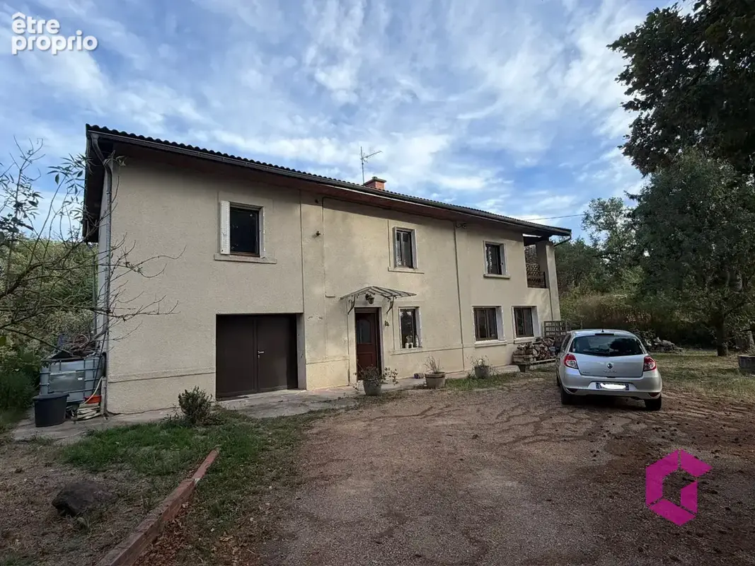 A 10 minutes de Billom, maison rénovée avec plus de 8 000m2 de terrain - photo 5