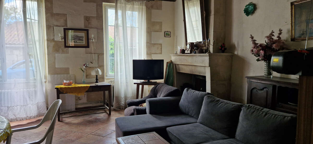 belle maison pierre carreaux de gironde cheminée parquets et jardin - photo 4