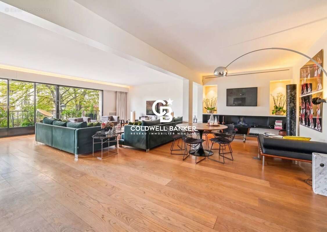 Appartement à PARIS-16E