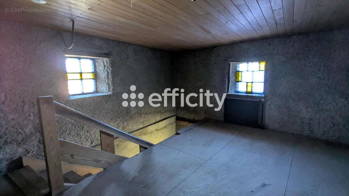 Maison à SAINT-REMY-SUR-DUROLLE