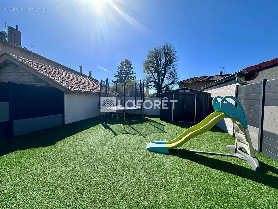 Maison à NEUVILLE-LES-DAMES