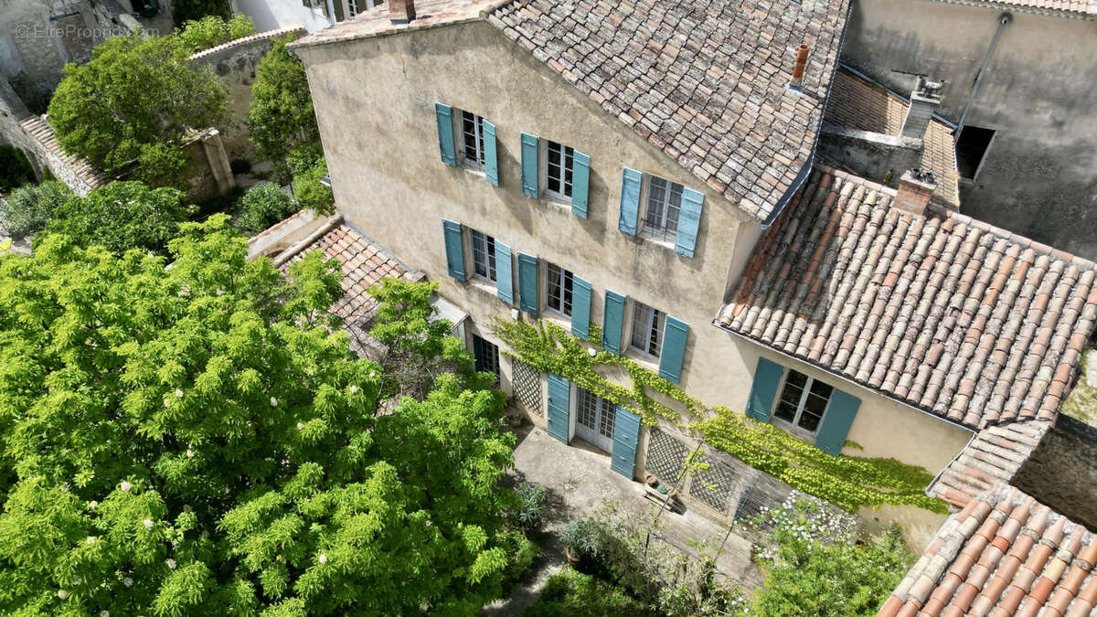 Maison à PERNES-LES-FONTAINES
