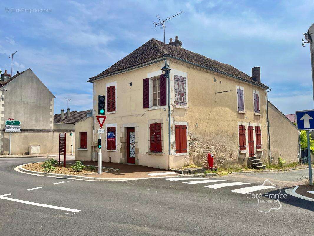 Ancien restaurant avec partie habitation et fort potentiel d - photo 2