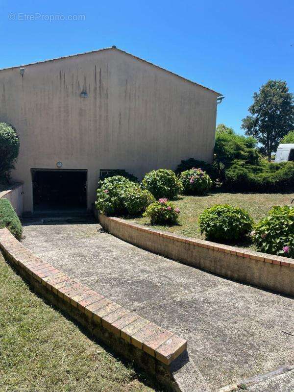 Découvrez le charme et les volumes d'une maison d'architecte - 300 m2 - 4 chambres   à pugnac dans un parc arboré pour savourer  - photo 16