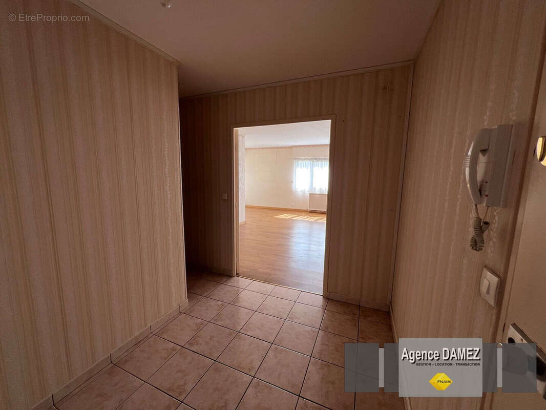 À vendre à Dourdan - Appartement 3 pièces de 75 m² avec terrasse, cave et garage, proche centre-ville et gare - photo 9