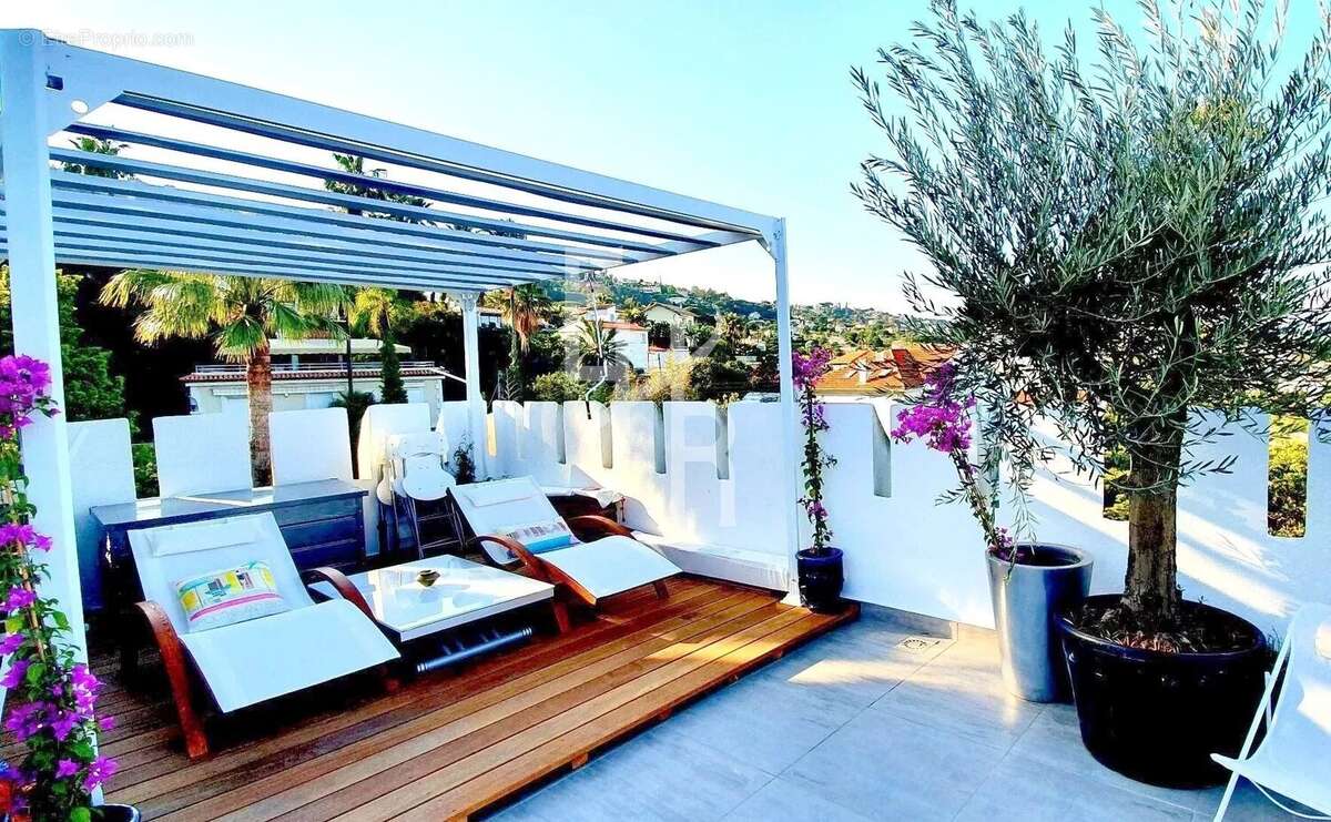 Appartement à VALLAURIS