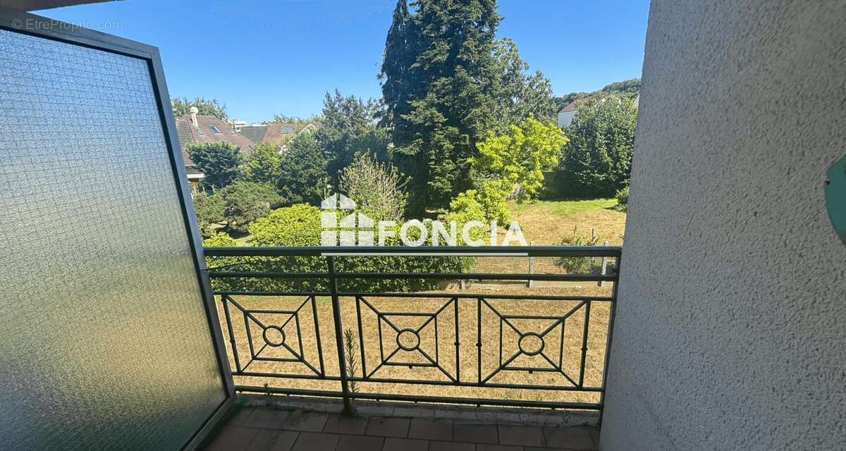 Appartement à FONTENAY-LE-FLEURY