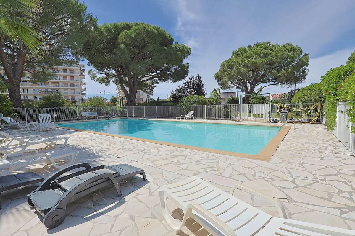 Rare à la vente – Superbe 2 pièces en rez-de-jardin avec 80 m² d’extérieur dans résidence de standing avec piscine - photo 16