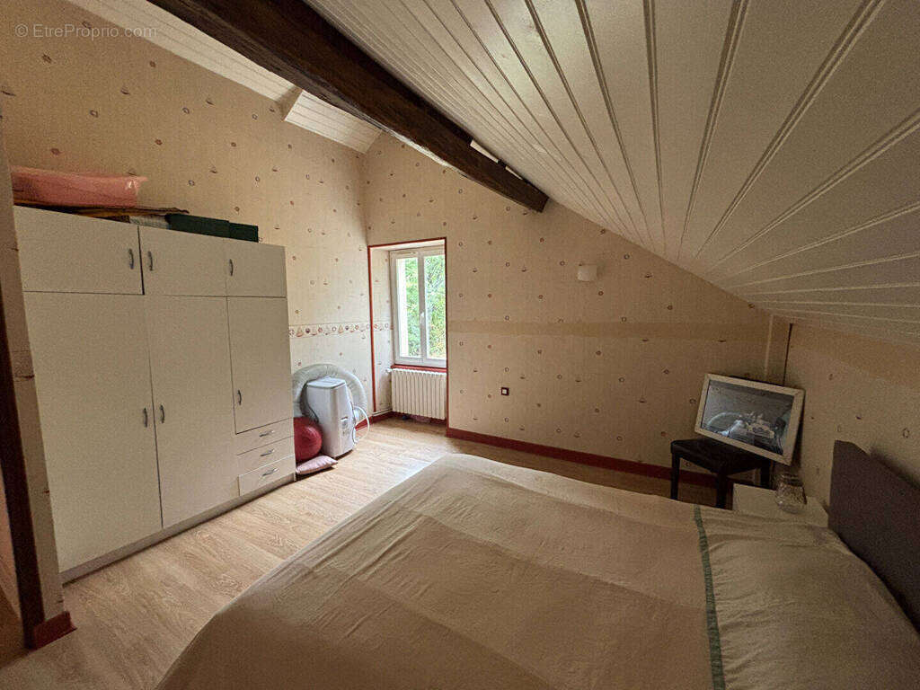 Maison à SASSIERGES-SAINT-GERMAIN