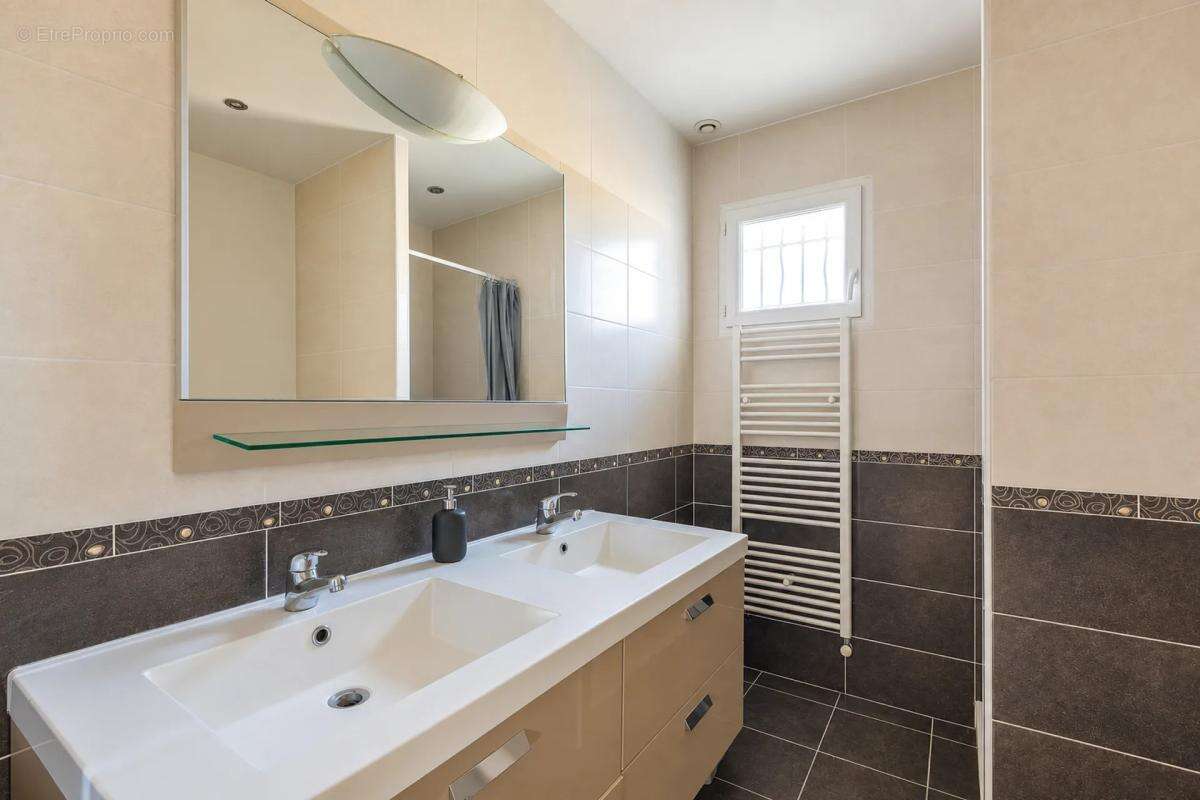 Maison familiale de 176m² – Matériaux de qualité, aucun travaux, cadre très paisible - photo 19