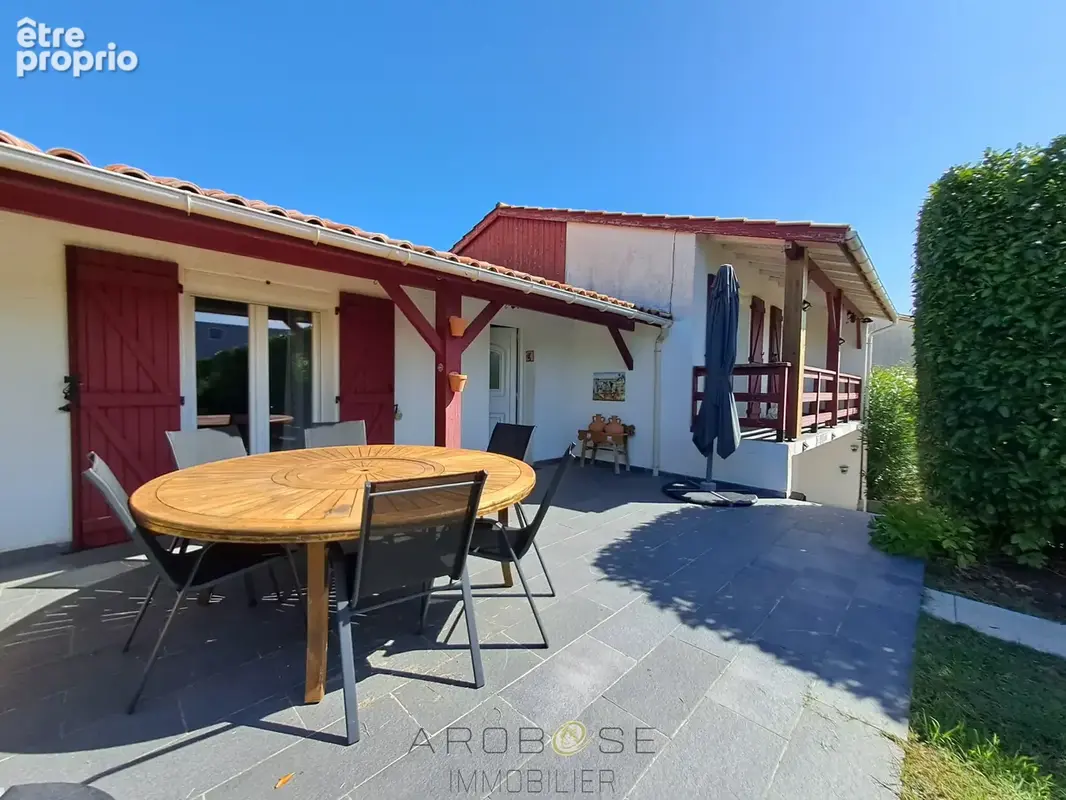Maison de charme avec jardin, à pied des commerces, avec un  espace pro. - photo 23