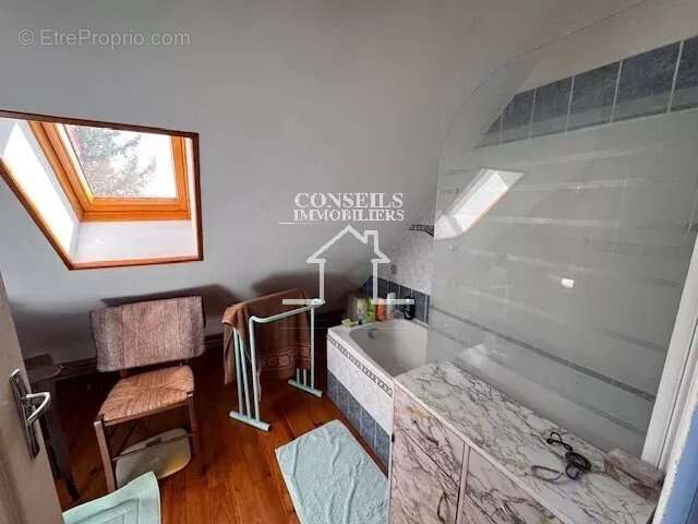 Maison à VILLENEUVE-SUR-YONNE