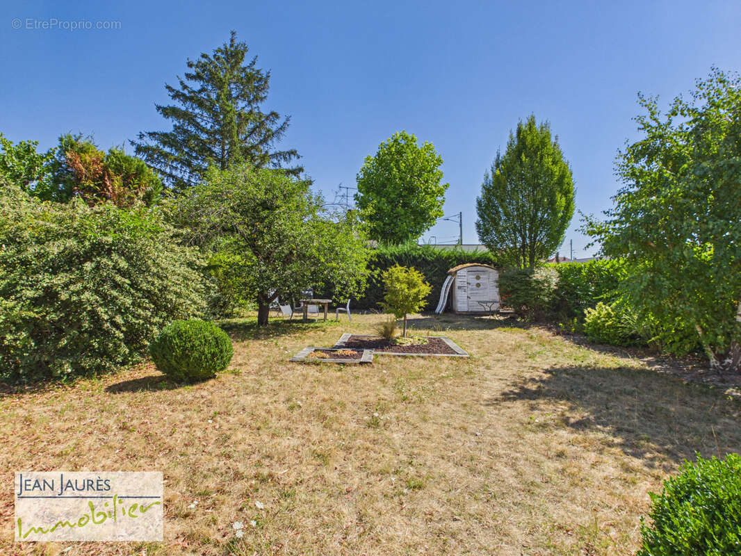 SAINTE-SAVINE   Maison familiale de charme, 4 chambres et beaux volumes ! - photo 16