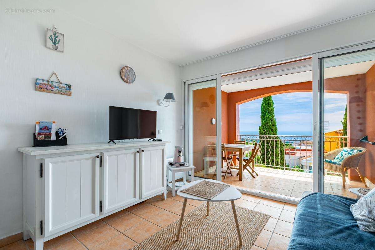 T2 rénové et meublé  avec vue mer et piscine aux Issambres - photo 3