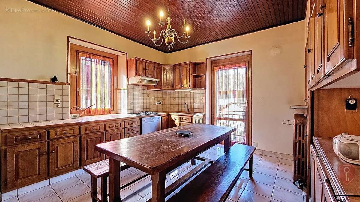 Maison à CRANVES-SALES