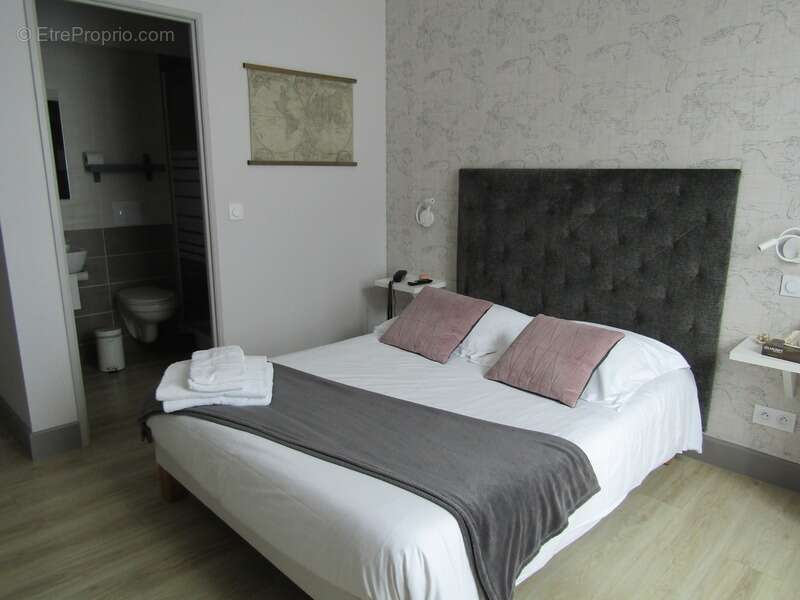 Commerce à SARLAT-LA-CANEDA