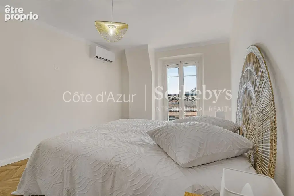 Antibes vieille ville, appartement 3 pièces de 83 m² rénové en dernier étage - photo 7