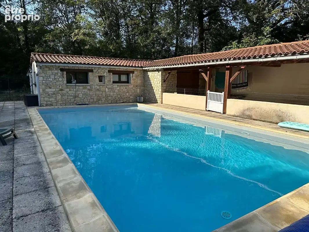 Maison à vendre à Villeneuve - 6 chambres, piscine, grand terrain - photo 6