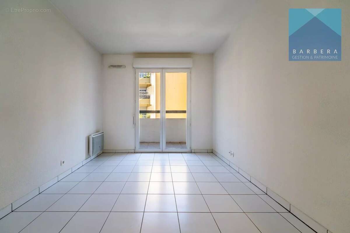 Appartement à SAINT-LAURENT-DU-VAR