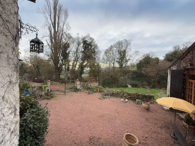 Maison à BELLENAVES