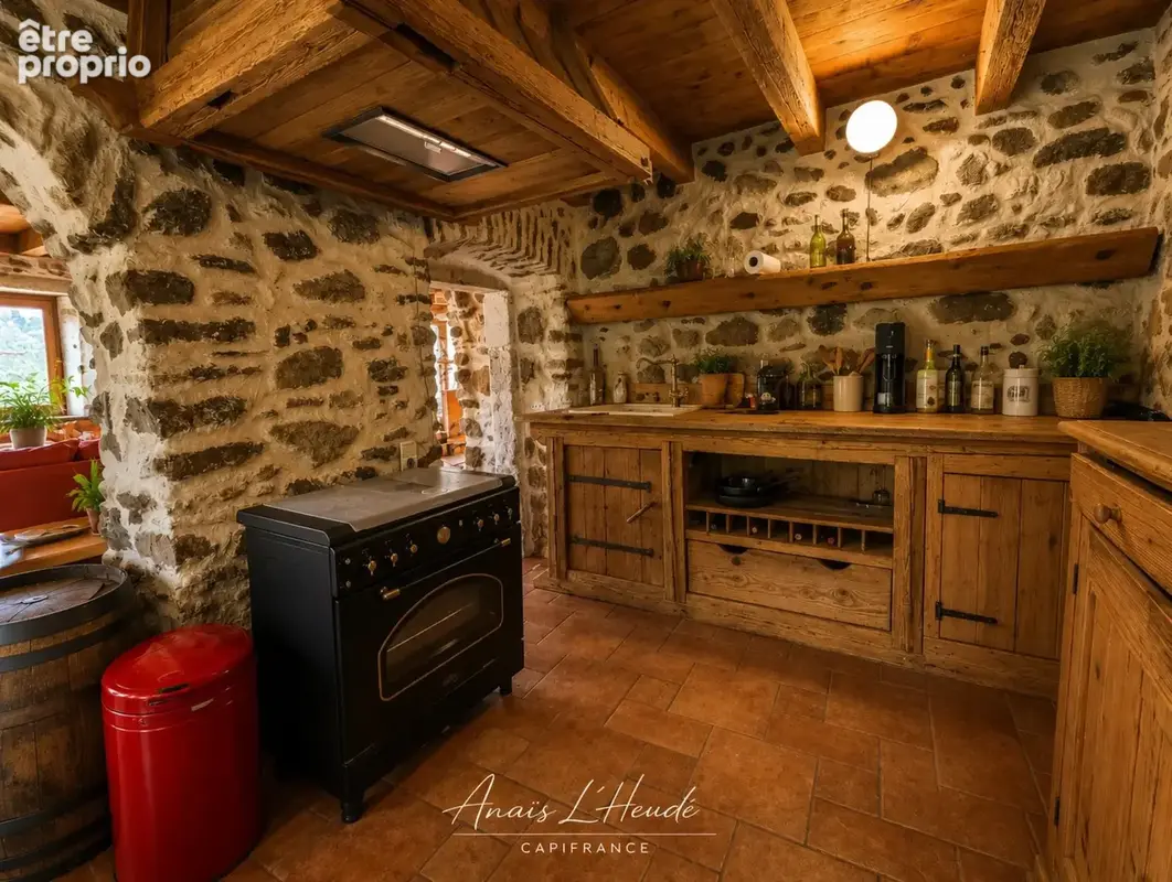 Propriété de caractère en pierre, installations equestres - dépendances et vue montagnes - photo 4