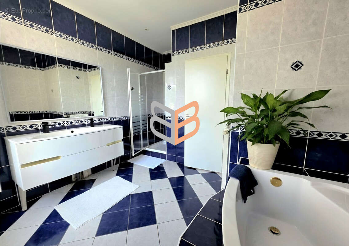 Maison 216 m² à Piennes  - photo 5