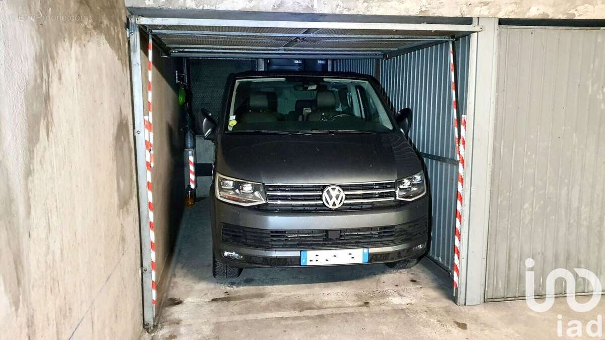 Photo 2 - Parking à COURBEVOIE