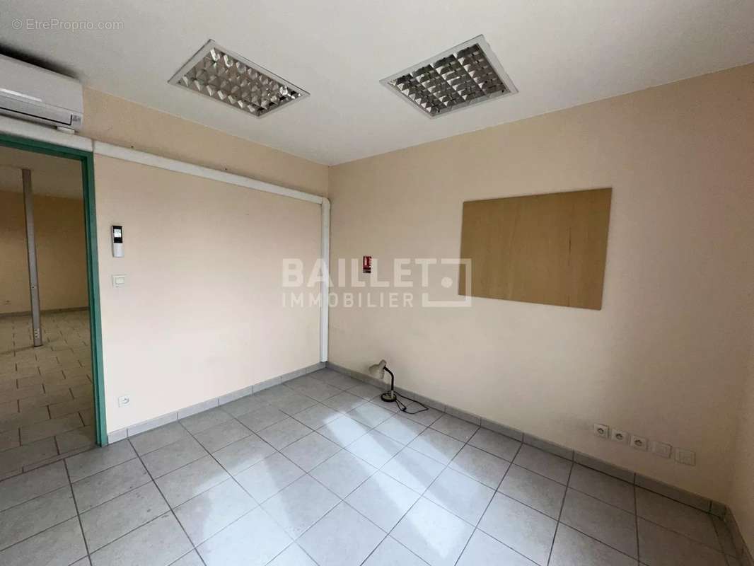 Commerce à TOURRETTES