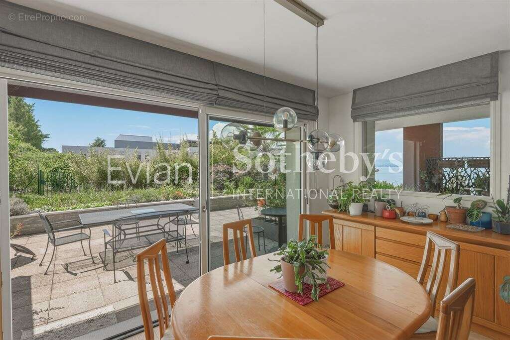 Rare, Evian, T4 en rez de jardin surélevé de 113 m2 avec vue lac et terrasse de 82 m2. - photo 5