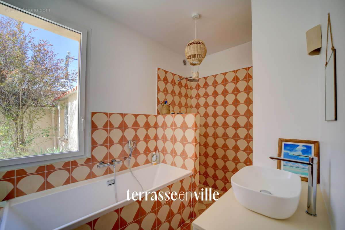La ciotat - maison d'architecte  - t4 - 100 m2 - lumineuse - parcelle - 430m2  - 775 000 € - photo 16