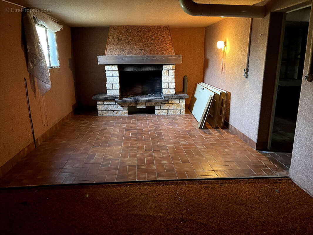 Maison avec grand terrain, sous-sol complet et fort potentiel à Lusigny (03230) - photo 4