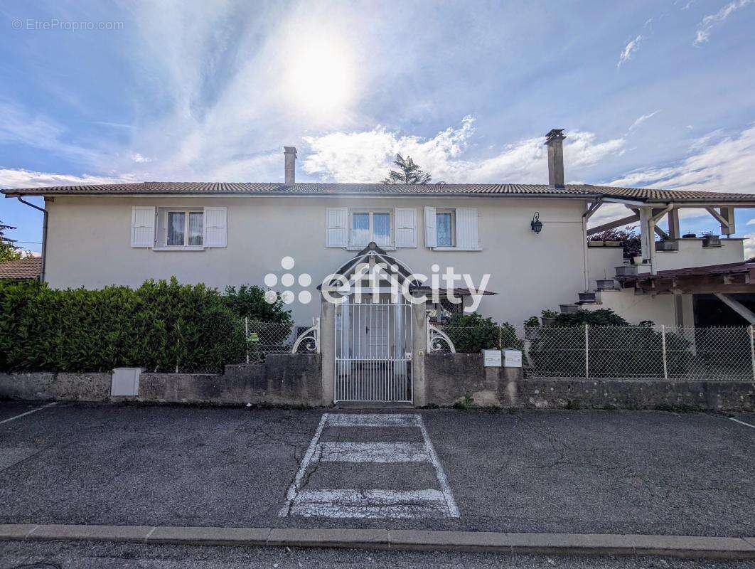Appartement à RIVES